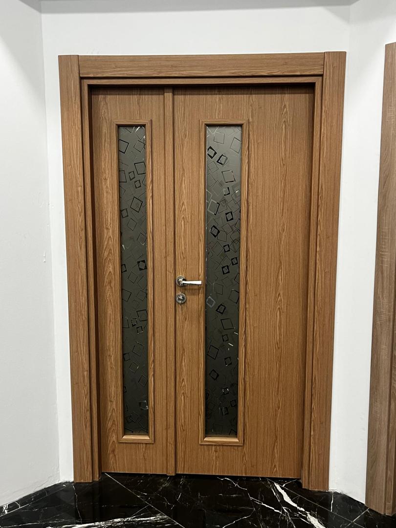 باب غرفة المعيشة