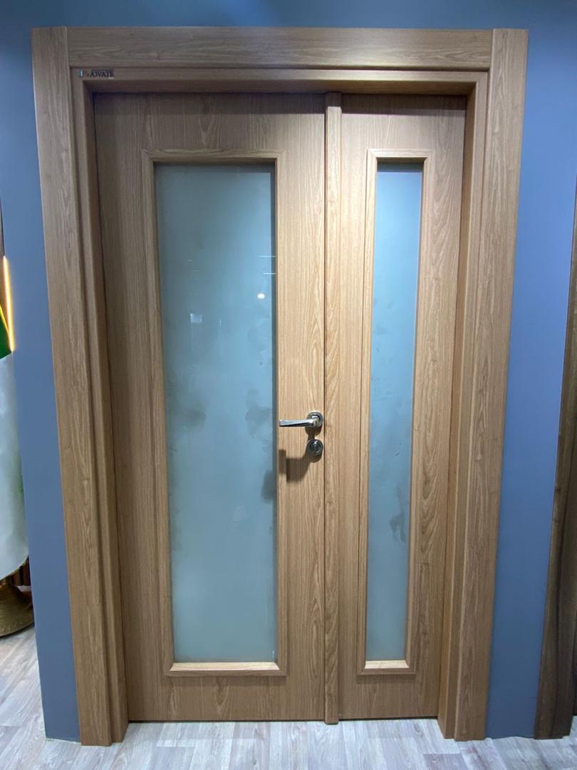 باب غرفة المعيشة